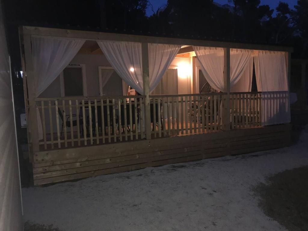 Oaza Mira Mobile Houses - Camp Basko Polje #Bestoffer Baška Voda Kültér fotó